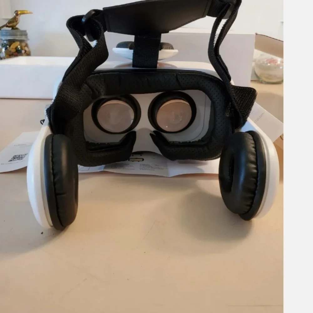 Luphie Virtual Reality 3D VR headset, glasses, new open box. Complete